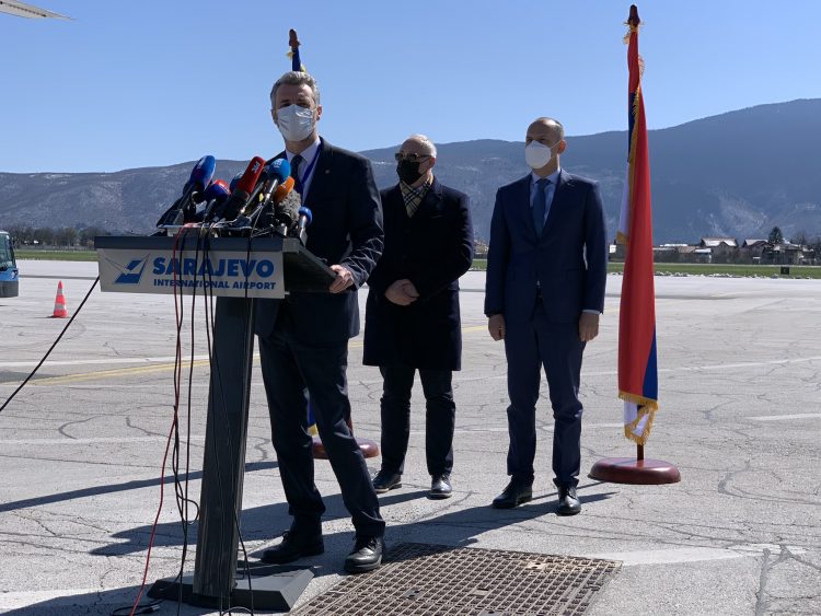 Stigla prva pošiljka sa 10.000 vakcina iz Srbije za Kanton Sarajevo